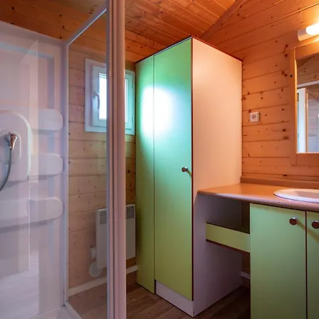 Huttopia Lac D'Aiguebelette Saint-Alban-de-Montbel Room photo